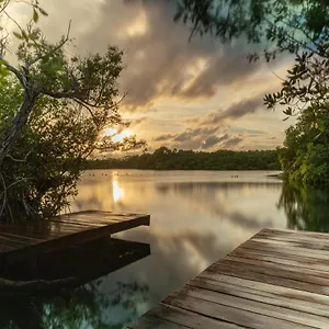 Yaxchen & Cenote Lodge